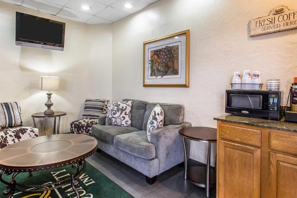 Rodeway Inn ロートン エクステリア 写真