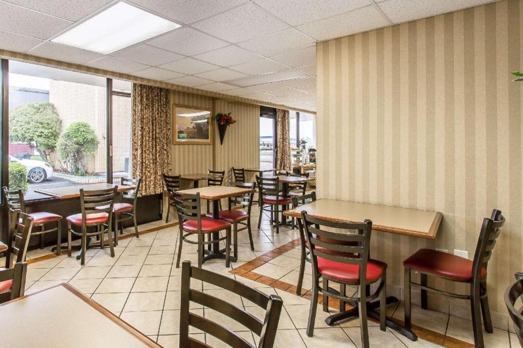 Rodeway Inn ロートン エクステリア 写真
