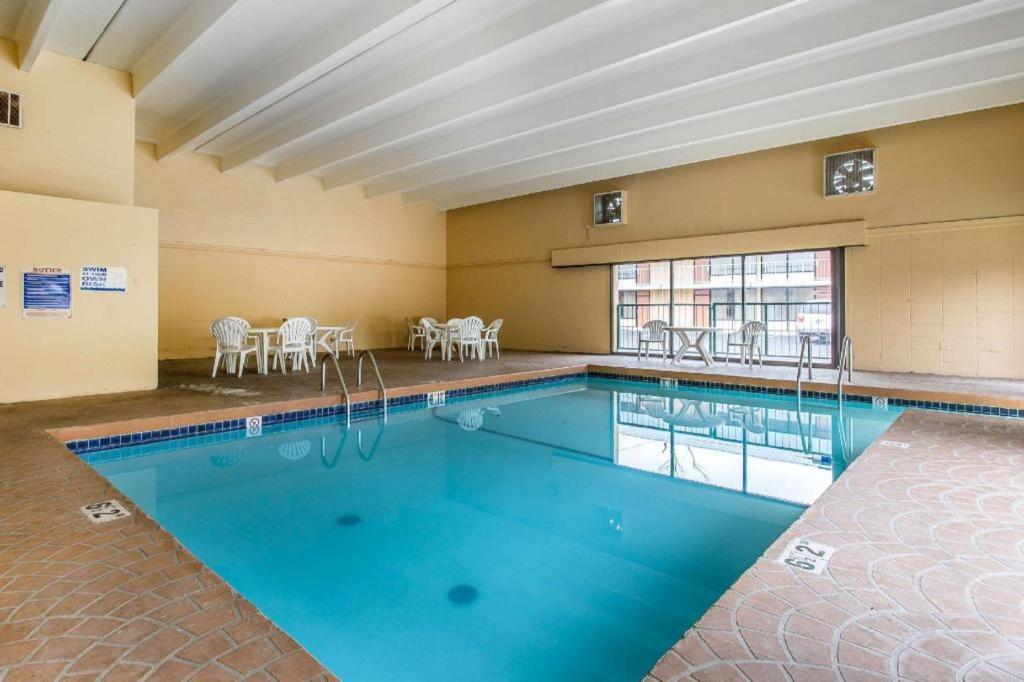 Rodeway Inn ロートン エクステリア 写真