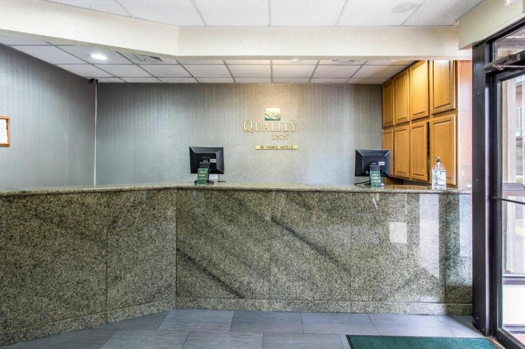 Rodeway Inn ロートン エクステリア 写真