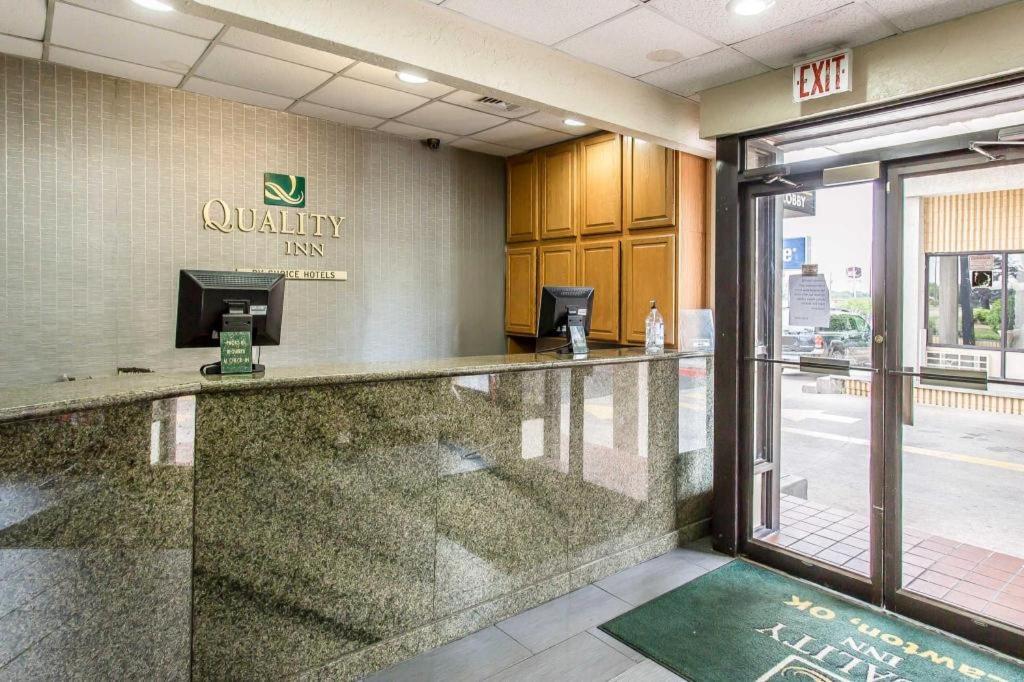 Rodeway Inn ロートン エクステリア 写真