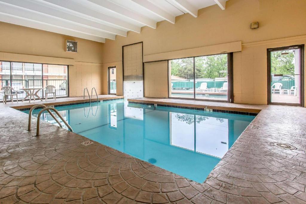 Rodeway Inn ロートン エクステリア 写真